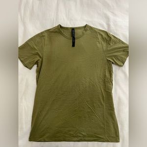 Lululemon Fundamental Tee